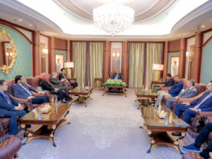 President Al-Zubaidi meets with the Chairman of the Consultation and Reconciliation Commission and his deputies