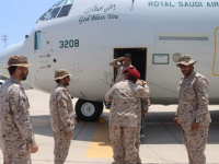 وزير الدفاع يعود إلى عدن بعد زيارة تفقدية شملت مأرب وسقطرى والمهرة 