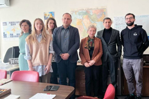 ممثل خارجية الانتقالي في روسيا يلتقي رئيسة مركز دراسات الشرق الأوسط في مركز بريماكوف