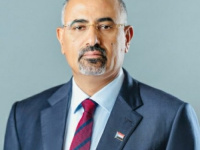الرئيس القائد عيدروس الزُبيدي يُعزَّي في وفاة المناصل الأكتوبري الشيخ مسلم باكريت