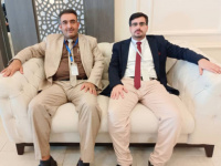 الوكيل حسين الجنيدي يهنئ الشيخ مجاهد ابو شوارب تعيينه رئيساً لانتقالي المهرة