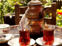 كم عدد أكواب الشاي المفيدة للجسم في اليوم ؟