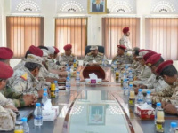 اللواء التميمي يلتقي بلجنة الرقابة والتفتيش التابعة لوزارة الدفاع بمقر عمله بحضرموت 