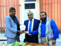 تكريم وزير المالية بدرع نقابة المصارف والبنوك
