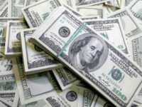 الدولار يتجه لثالث مكاسب أسبوعية وسط توقعات استمرار رفع الفائدة