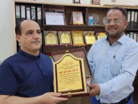 مكتب الصناعة والتجارة بالعاصمة عدن يكرم مدير عام دارسعد نظير جهوده الفاعلة